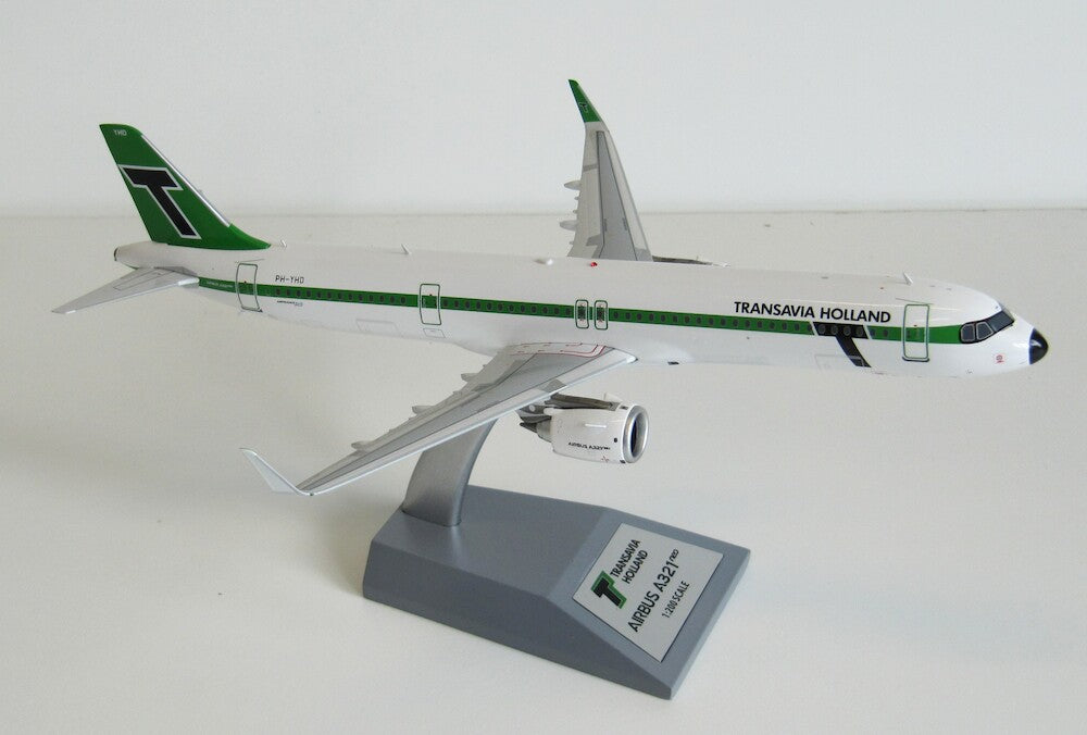 Pre-order: Transavia Retro Airbus A321neo Schaalmodel
